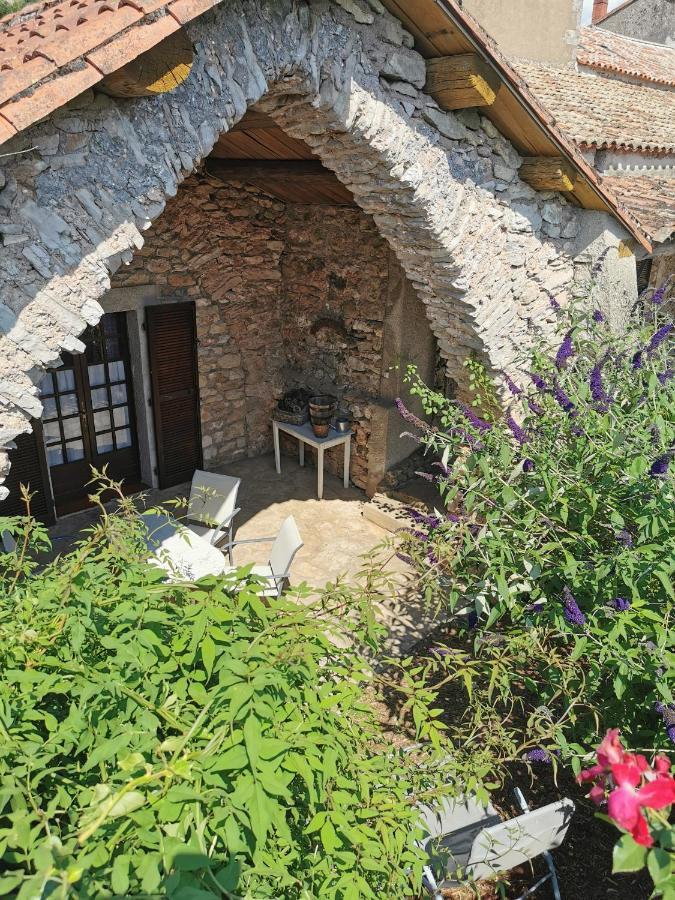 Bed and Breakfast Le Barry Du Grand Chemin Le Caylar Exterior foto